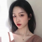 二逼个性的女网名：山河万色不抵你