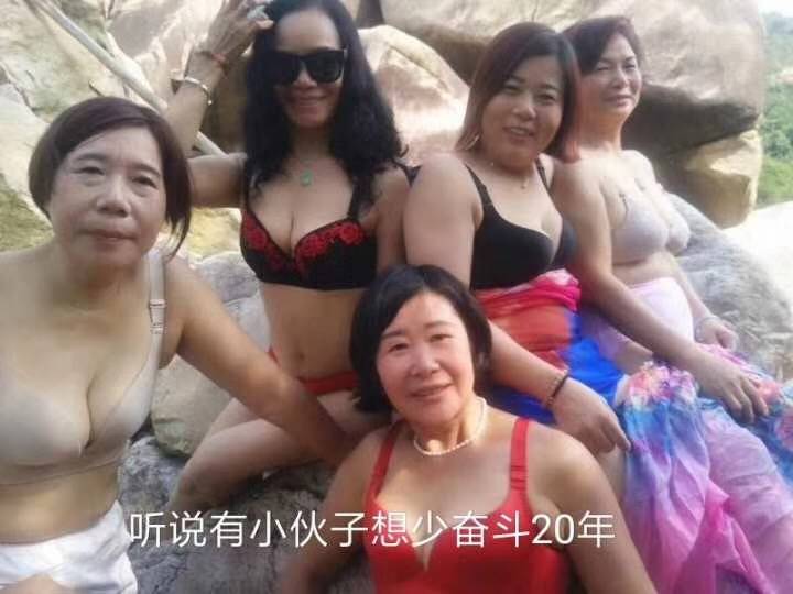 一群中年富婆大妈：听说有小伙子想少奋斗20年