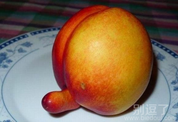 长的邪恶的桃子