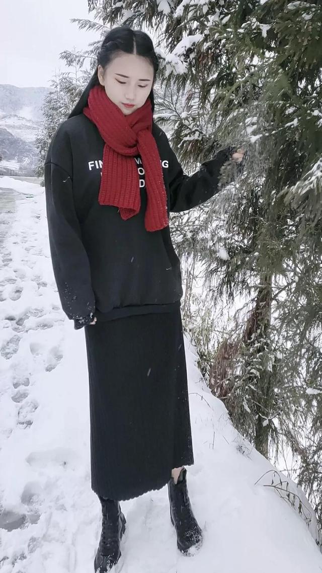 三千年只出一美女，玩雪的小姐姐宛若仙子