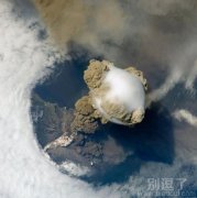 火山爆发的瞬间。。