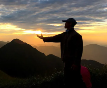 爬山看日出的文案 早晨爬山看日出的说说